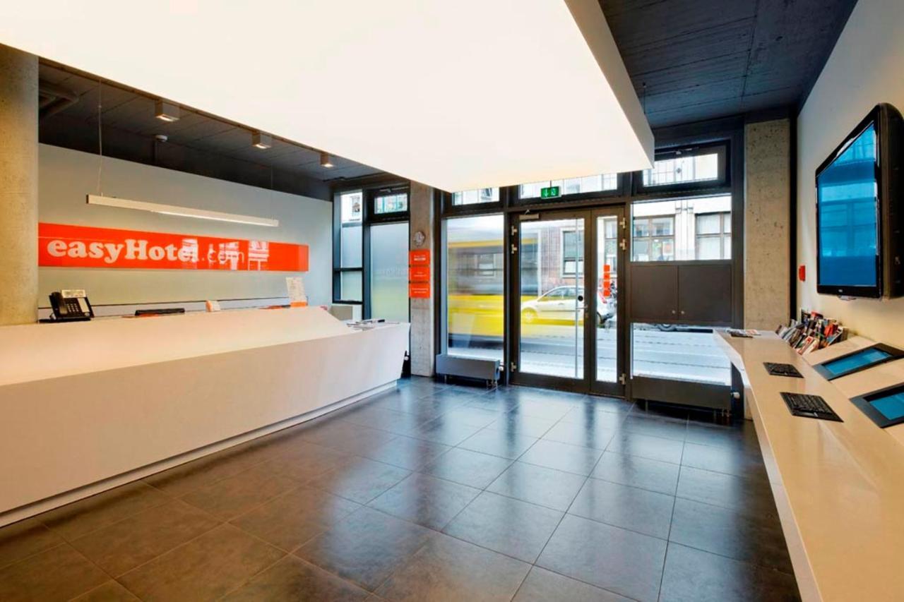 Easyhotel Berlin Hackescher Markt — Photos 2